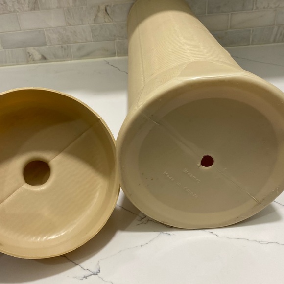 Vintage toilet paper holder canister with lid - Picture 6 of 9